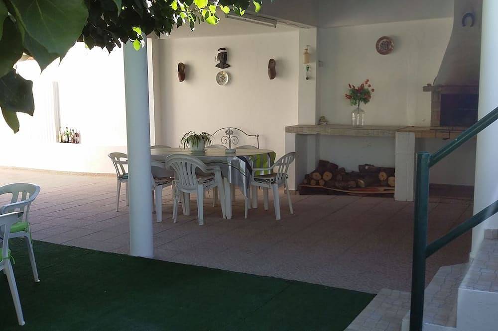 Hübsche Villa Für 8 Personen Mit Picine Und Privatem Garten 3Km Strände in Moncarapacho, Parque Natural da Ria Formosa