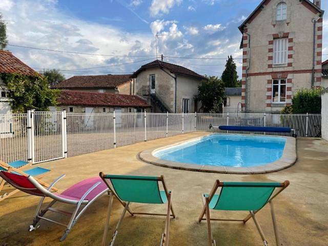 Six-Bedroom House in Usson-du-Poitou, Vienne (France)