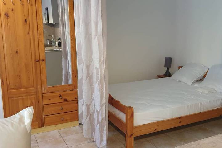 Gîte pour 2 personnes, avec piscine ainsi que terrasse et jardin à Meyreuil - 2