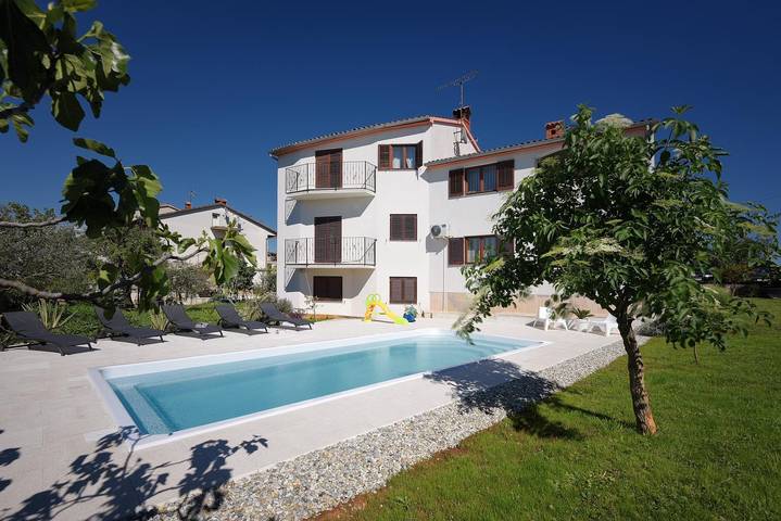 Ferienwohnung für 6 Personen, mit Garten und Terrasse sowie Pool, kinderfreundlich in Pula - 4