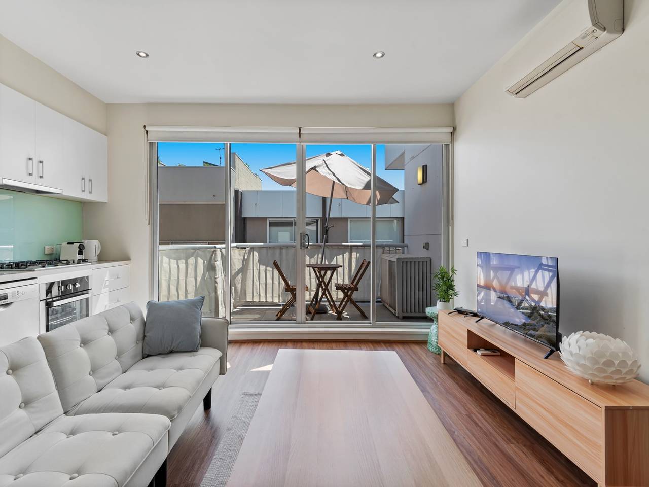 Entire apartment, Stylish North Melbourne Stay in North Melbourne, Melbourne