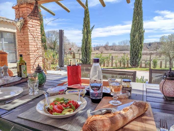 Location de vacances pour 6 personnes, avec terrasse ainsi que jardin et piscine à La Capelle-et-Masmolène - 3