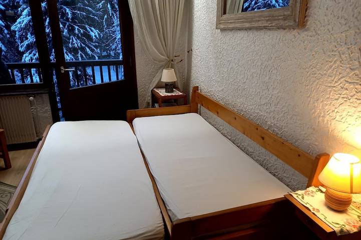 Ganze Wohnung, Studio 275, south-facing, 4-minute walk to the gondola lifts and heated indoor pool. Sleeps 4. in Les Contamines-Montjoie, Pays du Mont-Blanc