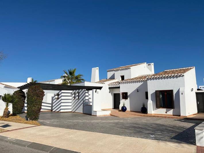 Chalet para 8 personas, con jardín además de piscina y jacuzzi en Campo de Cartagena