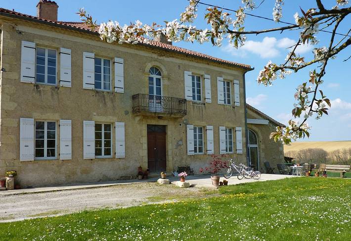 Gîte pour 10 personnes, avec jardin ainsi que terrasse et piscine - 1