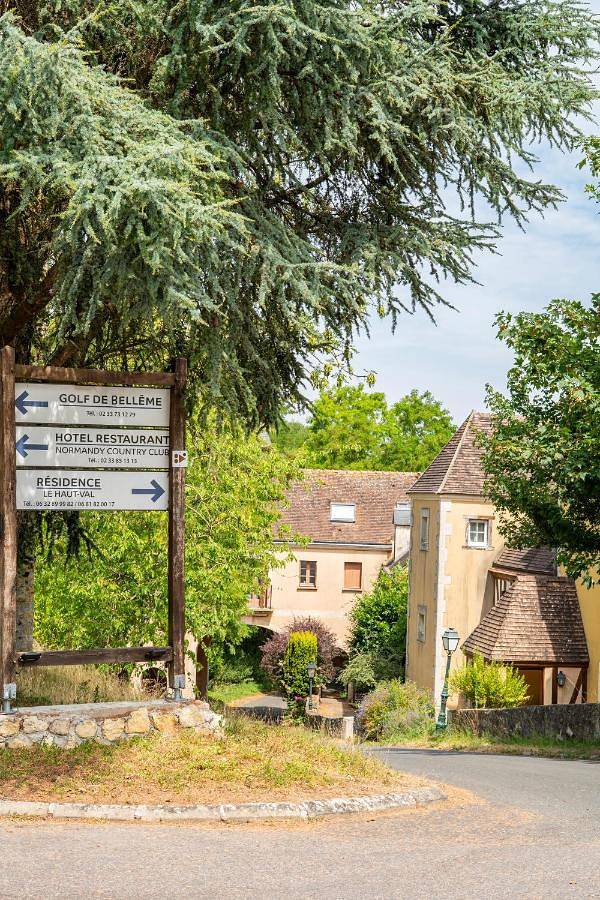 Location de vacances pour 3 personnes, avec terrasse ainsi que jardin et piscine à Bellême - 2