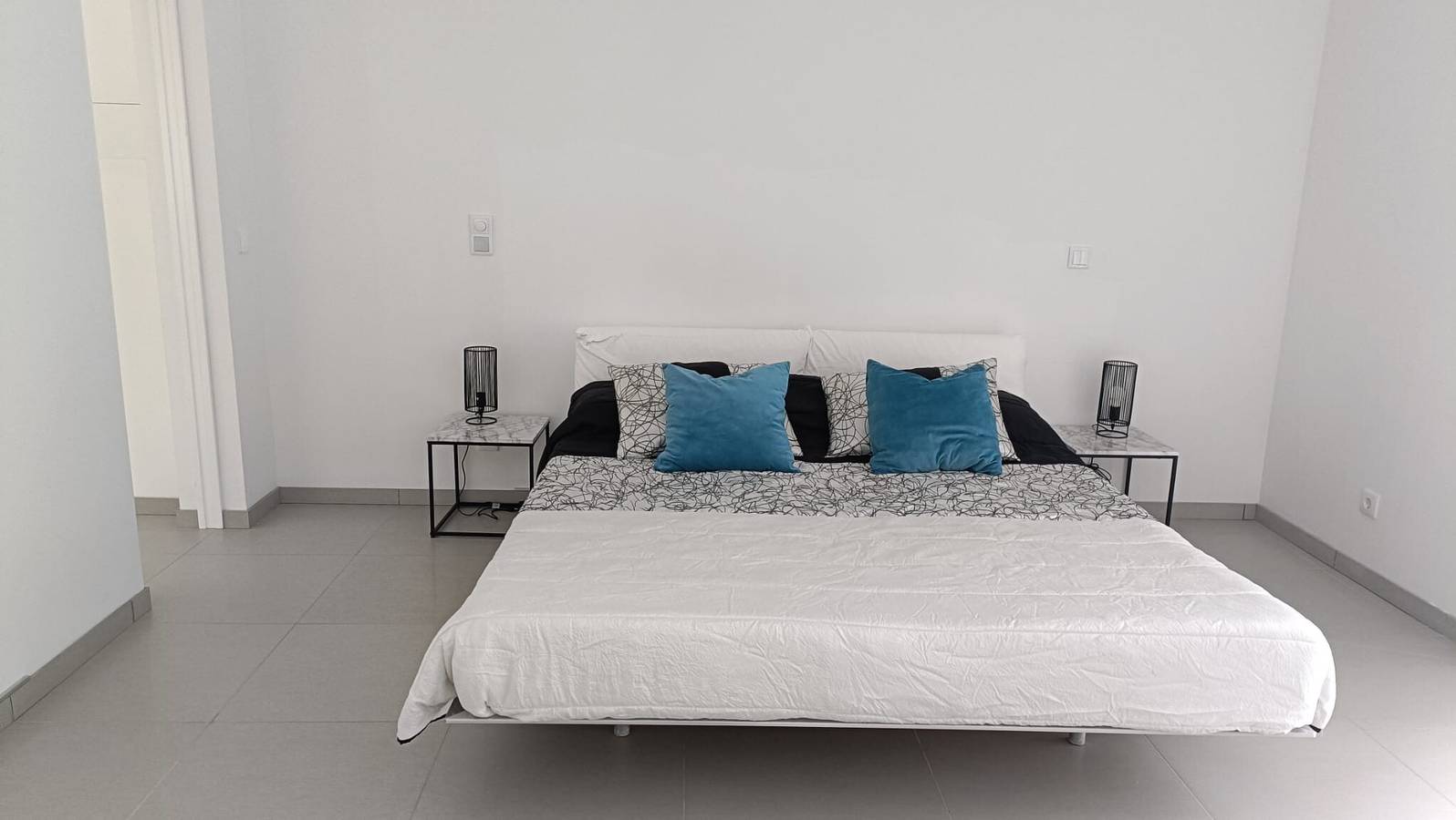 Appartamento intero, Casa vacanze 'Bella Casa' con vista sulle montagne, piscina e aria condizionata in Terra-Chã, Terceira (Azzorre)