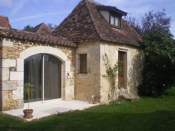 Gîte pour 3 personnes, avec jardin et piscine, animaux acceptés en Dordogne