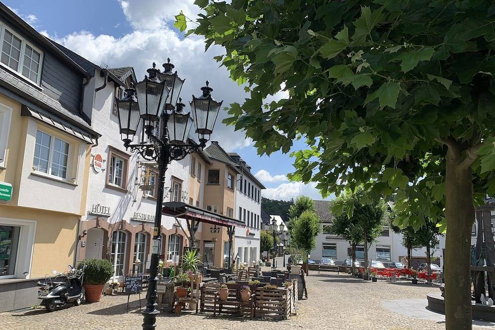 Ganze Wohnung, Eifelstuben mit Charme- Stollenstube, Studio für 1-2 Pers. direkt am See/Burg in Ulmen, Cochem-Zell