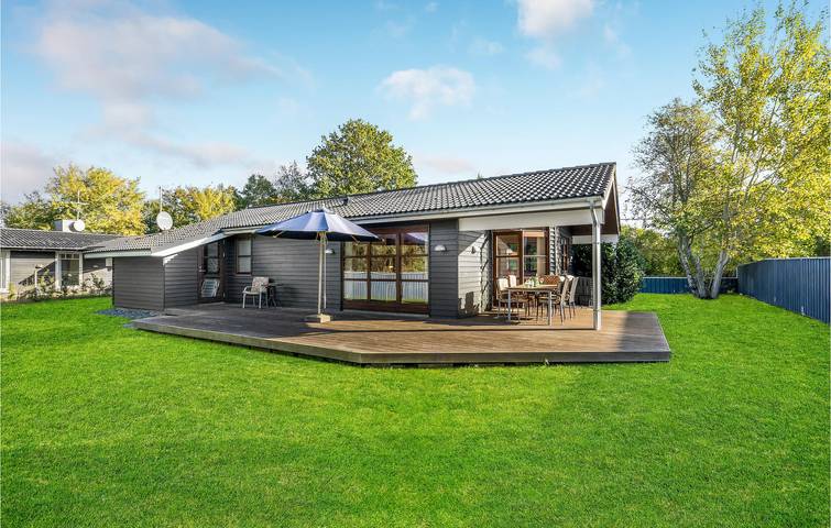 Ferieudlejning for 6 personer, med Terrasse og Jacuzzi såvel som Have og Sauna i Stillinge Strand