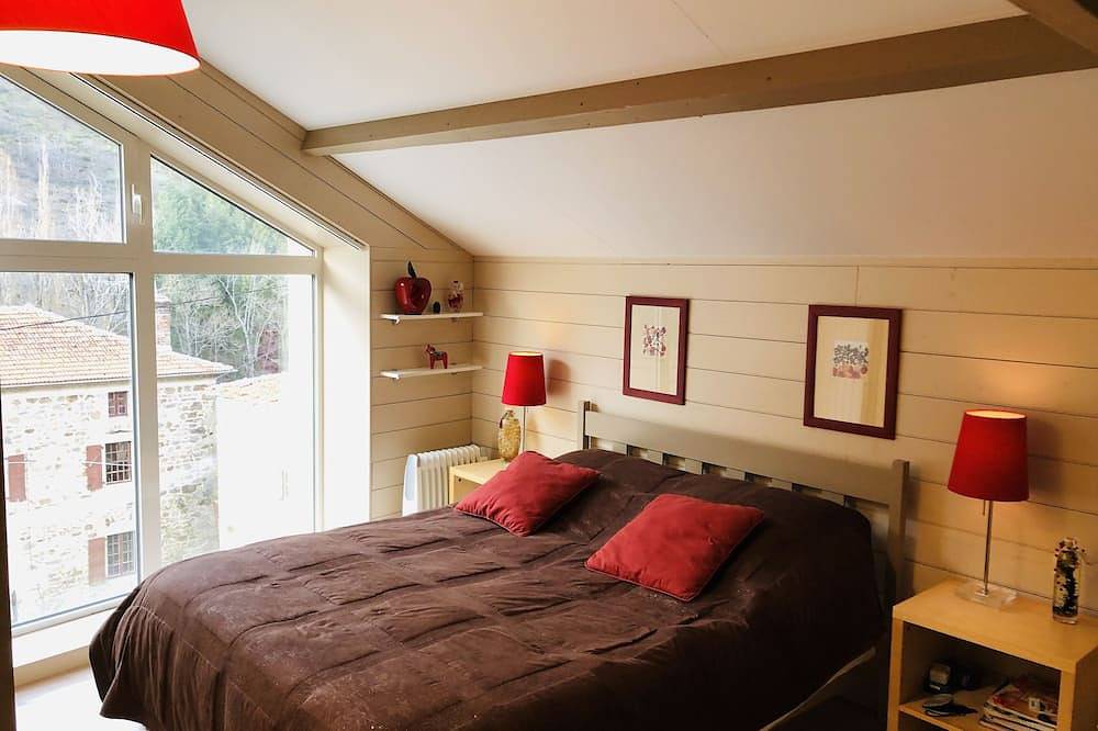 Gîte 5 personnes dans une maison en pierre typique de l'Ardèche. in Saint-Julien-Vocance, Région de Tournon-sur-Rhône
