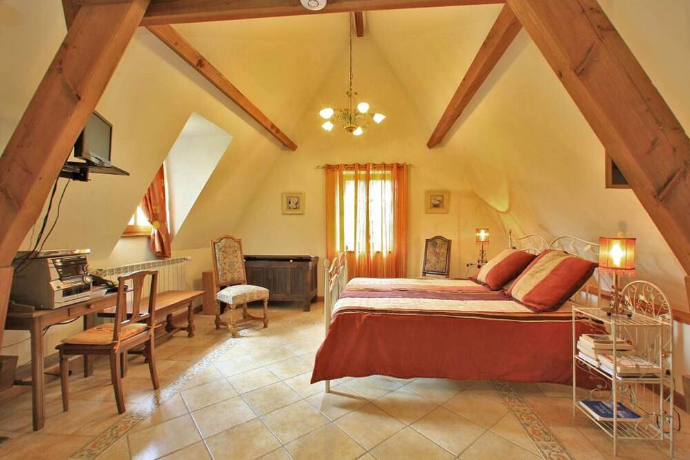 Maison Périgourdine restaurée avec jardin, proche Sarlat, étang de pêche et vélos électriques fournis in Proissans, Périgord Noir