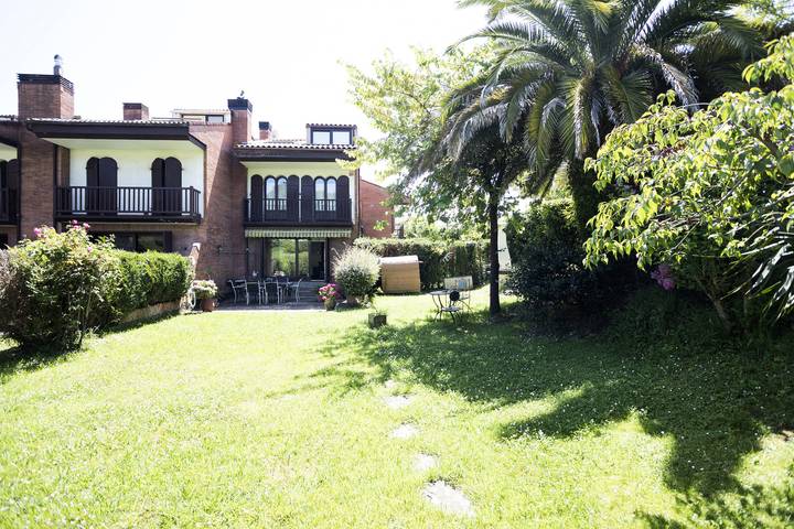 Casa de vacaciones para 6 personas, con terraza además de jardín y jacuzzi - 1