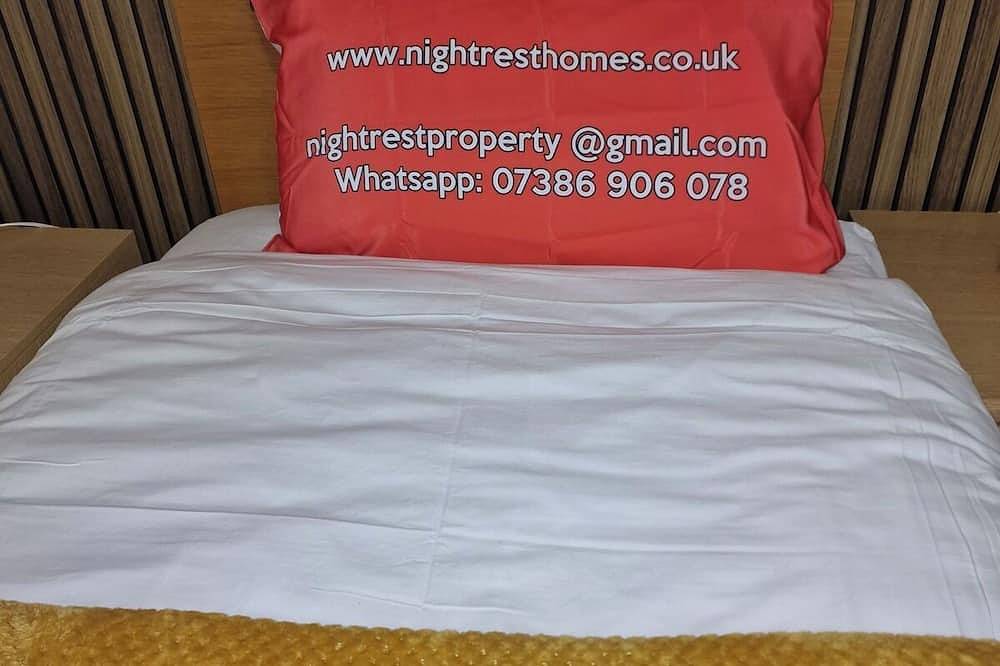 4 Bedroom 5 minute Luton Airport in Luton, Chiltern Hills