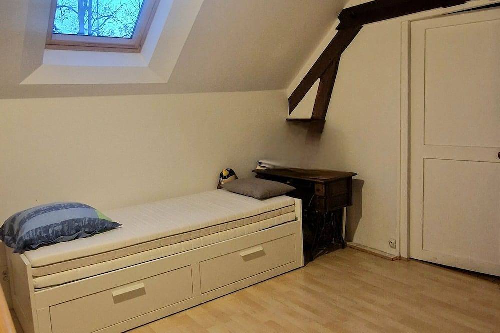 Charming house with park between the Seine and the Fontainebleau Forest, 30 minutes from Paris in Bois-le-Roi, Seine-et-Marne