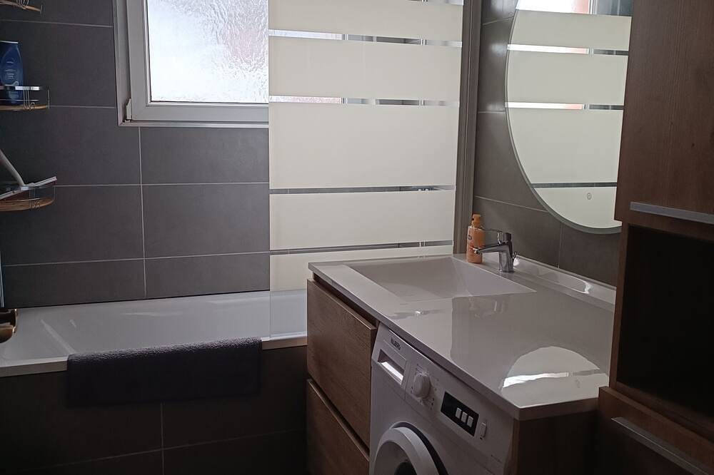 Ganze Wohnung, Cozy apartment with a balcony * Sleeps 4 * Near Strasbourg in Geispolsheim, Region Straßburg
