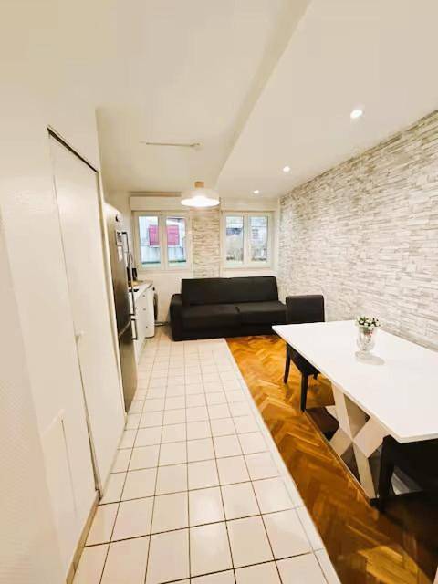 Appartement entier, Two-Bedroom Apartment in Chaville, Hauts-de-Seine
