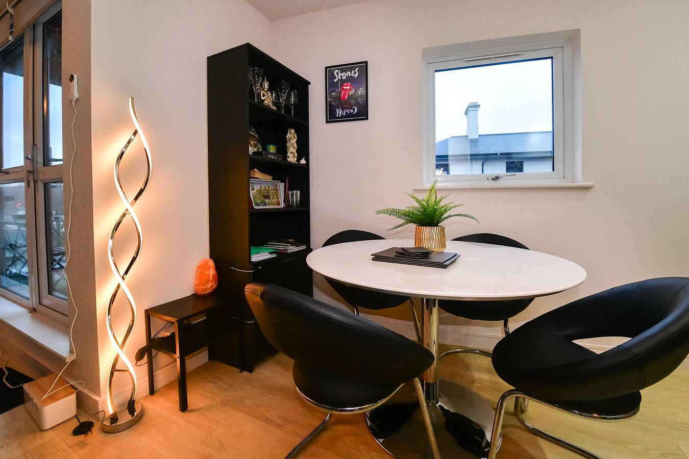 Geheel appartement, Cardiff Bay Retreat, Sleeps 4 & Parking! - Pass the Keys in Cardiff Bay, Cardiff