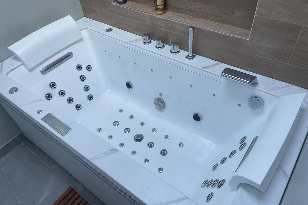 Appartement entier, La Parenthèse Balnéo in Donzère, Région de nyons