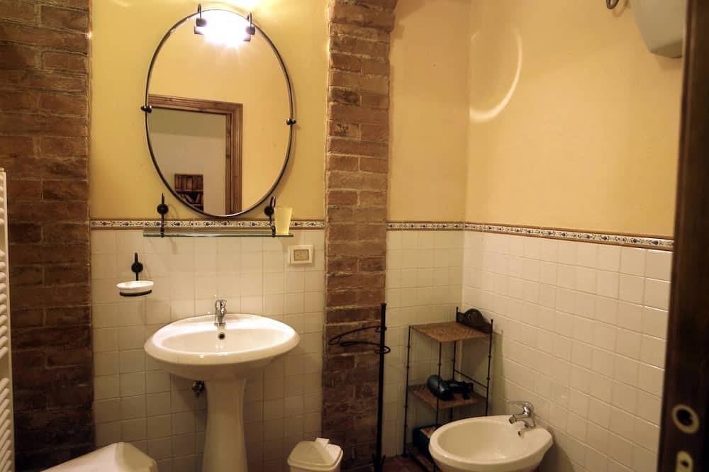 Geheel appartement, Gufo: Rustig appartement dicht bij de beste schatten van Toscane, 1 mijl van winkels in Poggibonsi, Chianti