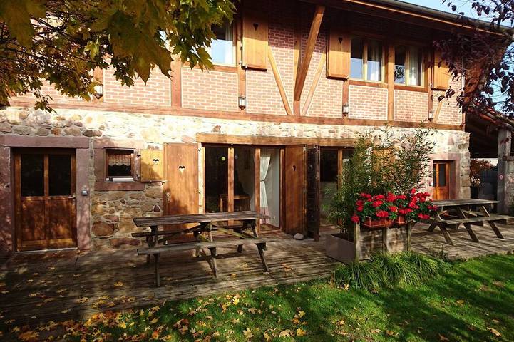 Gîte pour 12 personnes, avec jardin et terrasse