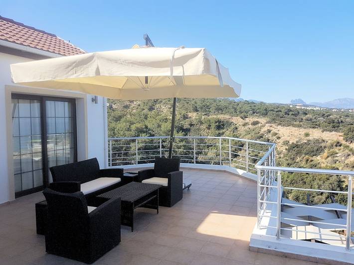 Luxuriöse Jasminvilla mit 4 Schlafzimmern und privatem Pool in Nordzypern