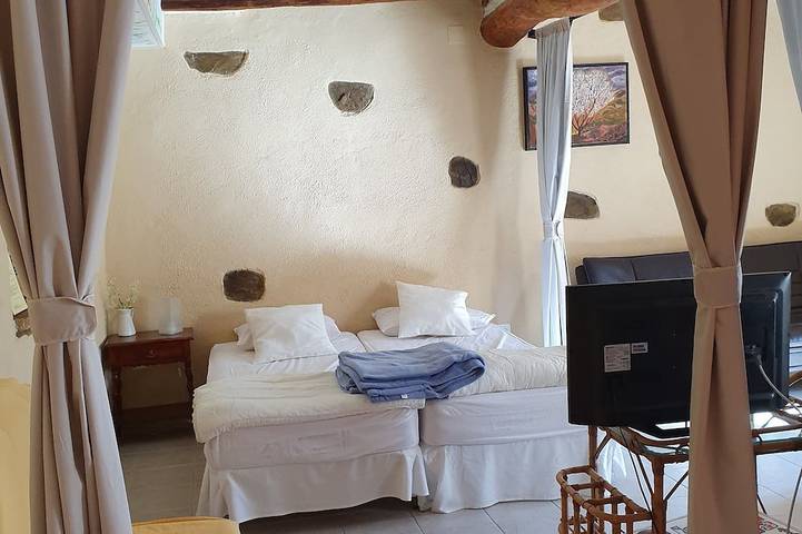 Apartamento de vacaciones para 4 personas, con piscina además de balcón y jacuzzi, Se admiten mascotas - 1