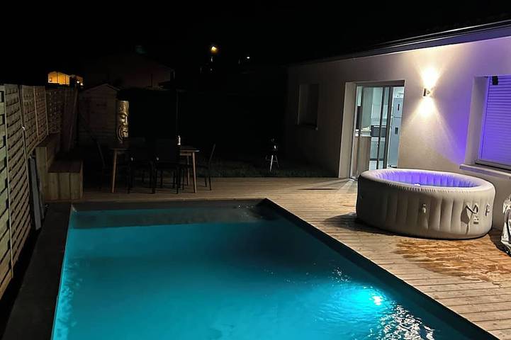 Location de vacances pour 10 personnes, avec piscine et jacuzzi à Ambarès-et-Lagrave