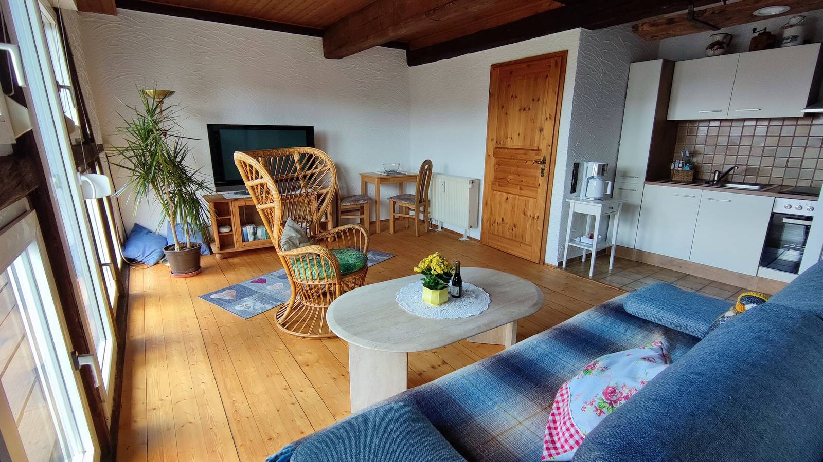 Ganze Wohnung, Ferienwohnung 'Uschi' mit Pool, Gemeinschaftsgarten und Wlan in Welschneudorf, Lahn-Taunus