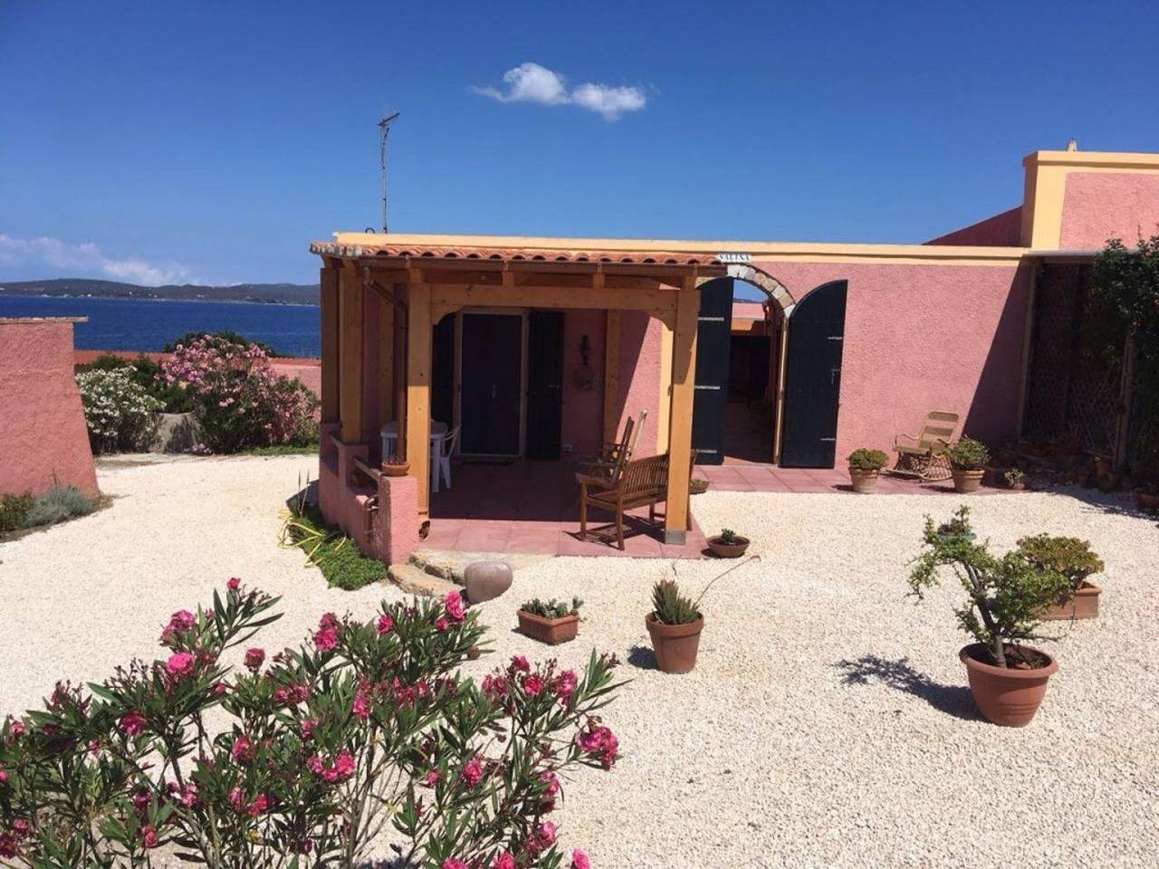 Ganze Ferienwohnung, Wohnung in Calasetta mit Grill und Garten in Calasetta, Sant'Antioco