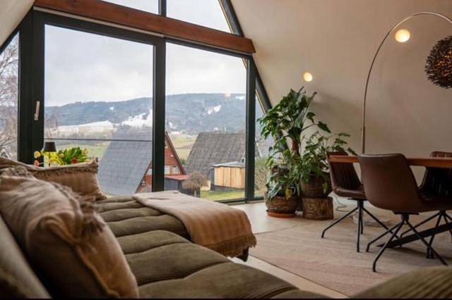 Ferienhaus für 6 Personen, mit Ausblick und Pool sowie Garten