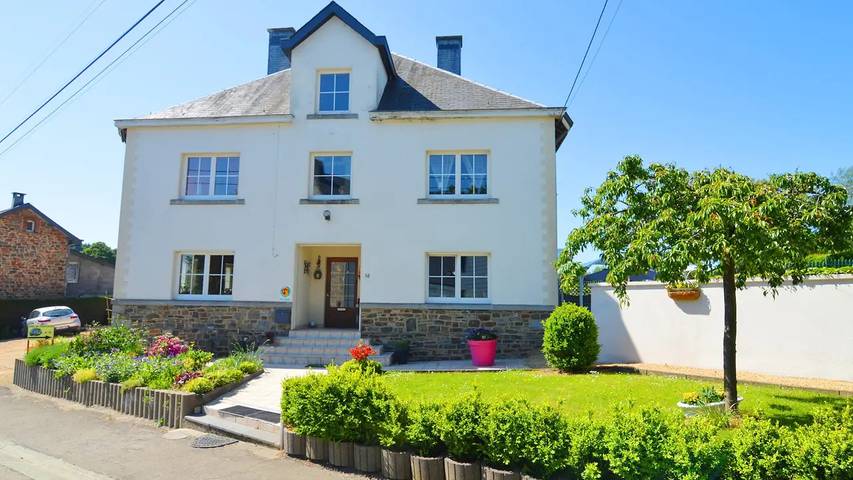 Location de vacances pour 9 personnes, avec jardin, animaux acceptés à Sainte-Ode