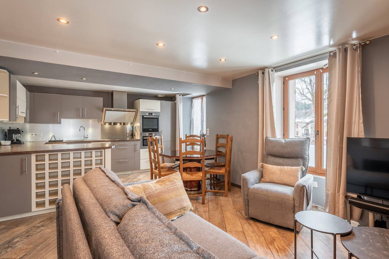 Appartement entier, Appartement « Loft cosy au cœur du village » avec vue sur la montagne et Wi-Fi in Villard-de-Lans, Parc naturel régional du Vercors