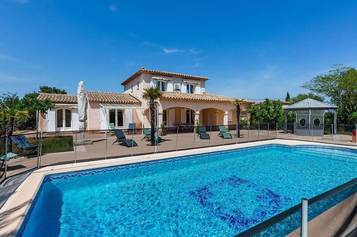 Villa pour 8 personnes, avec jardin dans Saint-Aygulf