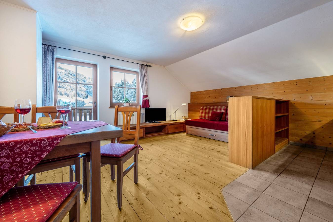Ganze Wohnung, Ferienwohnung 'Lechnerhof 3' mit Bergblick, Gemeinschaftsgarten und Wlan in Pragser Wildsee, Prags