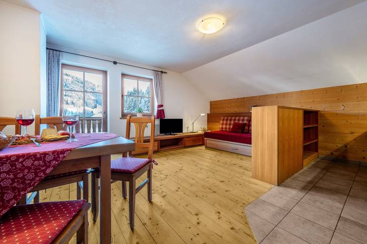 Ferienwohnung für 6 Personen, mit Balkon und Garten am Pragser Wildsee