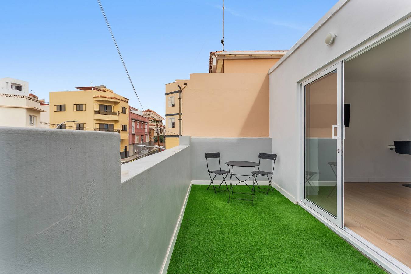 Estudio entero, Estudio Vacacional 'Hermoso Ático Vistabella' con Terraza Privada y Wi-Fi in Vistabella, Santa Cruz de Tenerife