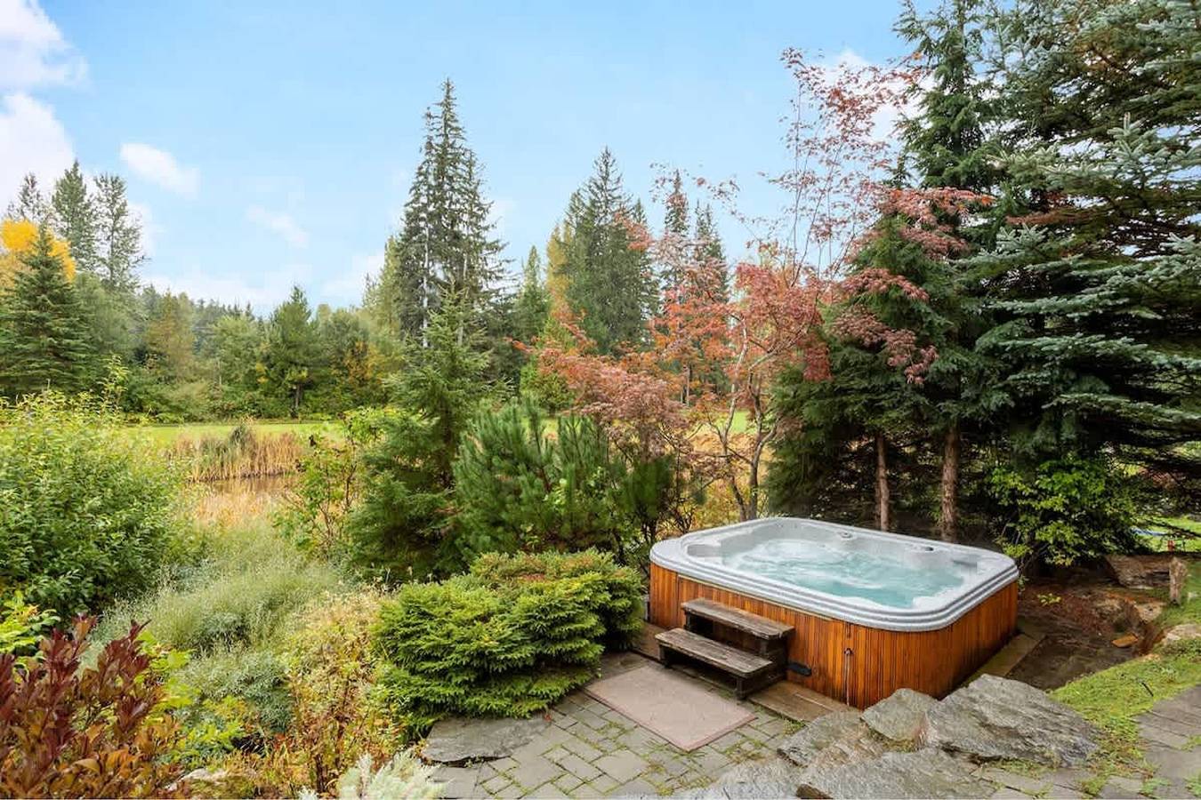 Guest Favourite  Hot Tub  Fireplace  Scenic Views in Whistler, Whistler Blackcomb