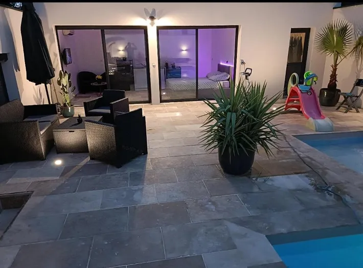 Ferienhaus für 2 Personen, mit Terrasse und Pool sowie Whirlpool - 1
