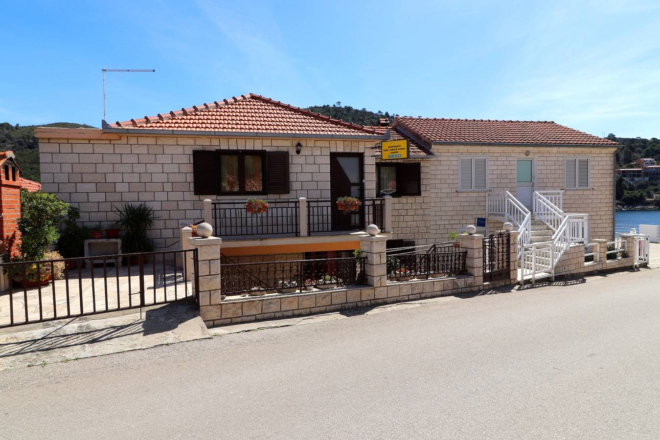 Entire apartment, Three bedroom apartment near beach Brna, Korčula A-4463-a in Blato, Korcula