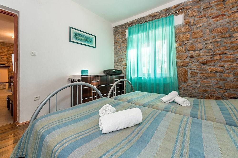 Haus mit drei Schlafzimmern und Swimmingpool in Dalmatinisches Zagora