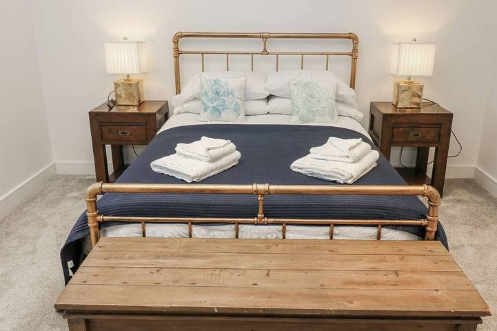 The Robins Nest, pet friendly, with hot tub in Wintersett in Wakefield, Yorkshire de l'Ouest