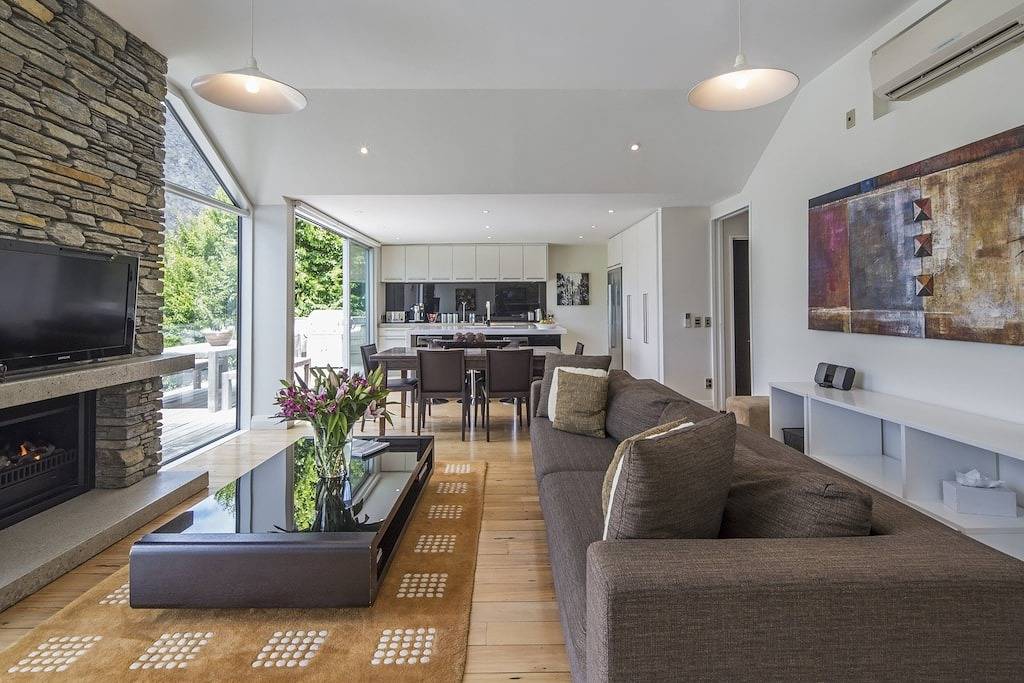 Villa for 12 Guests in Queenstown, Otago
