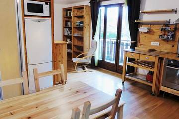 Gîte pour 4 personnes, avec balcon et jardin à Doussard