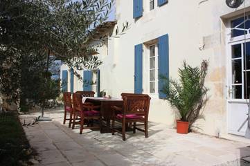Gîte pour 9 personnes, avec jardin et jacuzzi à Mortagne-sur-Gironde