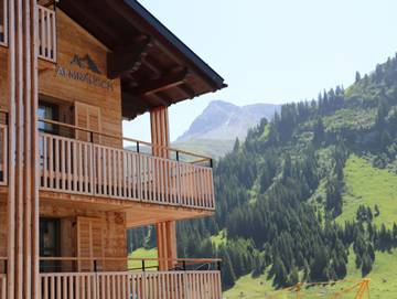 Hütte für 9 Personen, mit Balkon und Sauna sowie Ausblick, kinderfreundlich in Lech am Arlberg