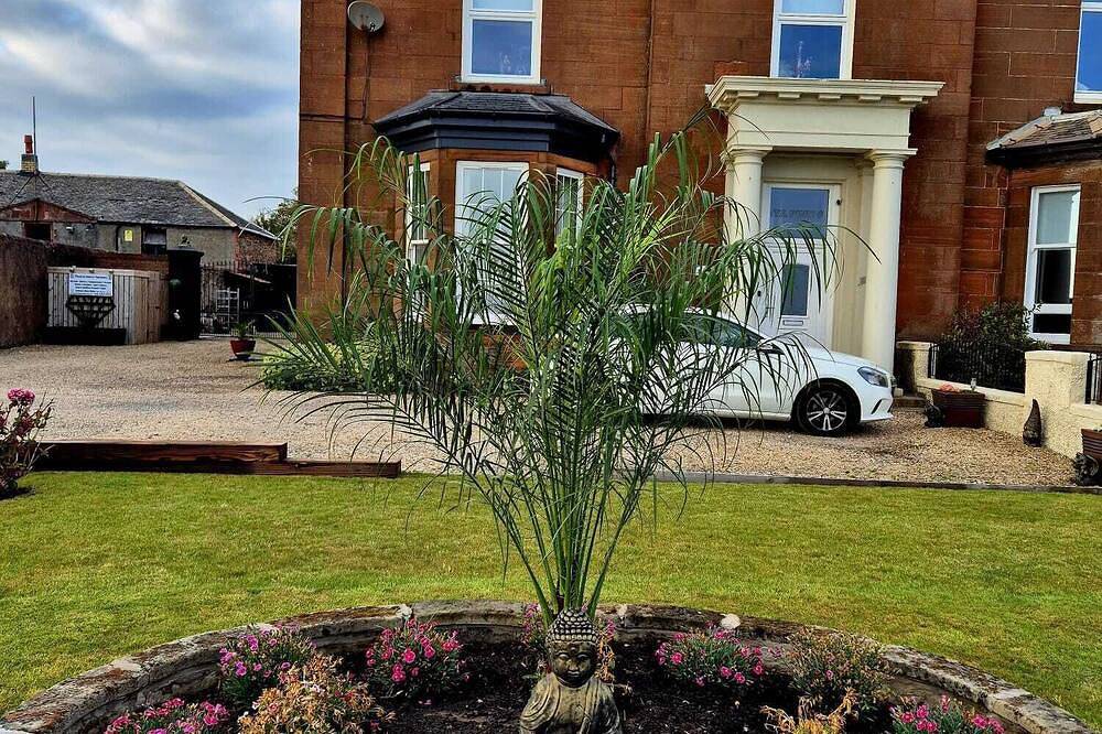 Ganze Wohnung, Ta'Pinu House and Spa Beach front Holiday Home, Everything on your doorstep! in Firth Of Clyde