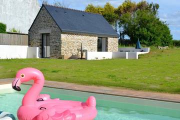 Gîte pour 4 personnes, avec piscine et jardin à Plonéour-Lanvern