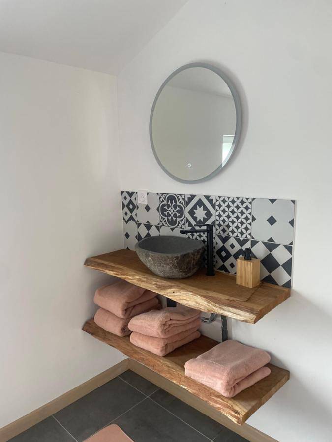 Location de vacances pour 5 personnes, avec terrasse ainsi que piscine et jacuzzi à Lailly-en-Val - 4