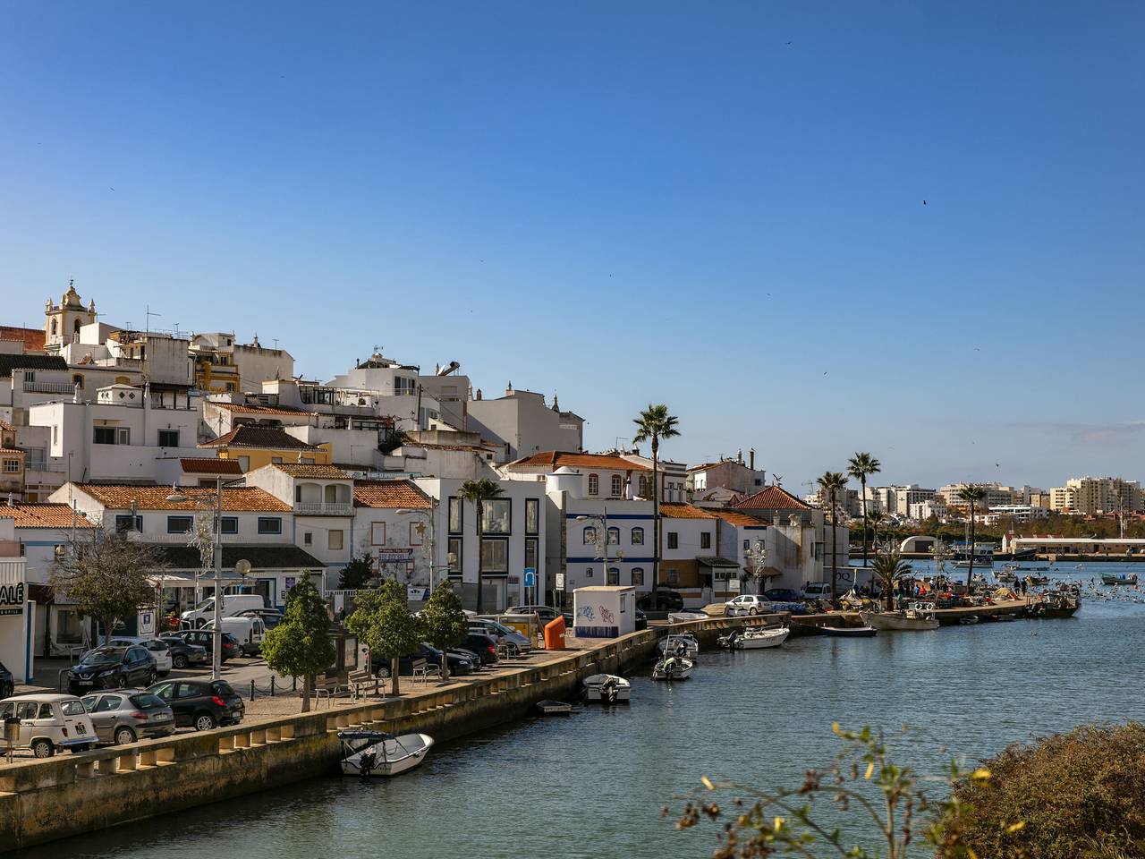Geheel appartement, Vakantieappartement voor 6 personen met balkon in Ferragudo, Faro District